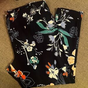 Maurices in Motion Navy Floral Leggings XXL